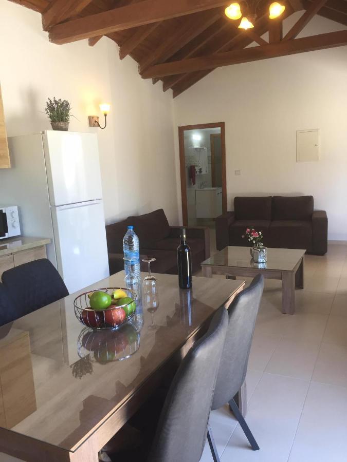 Love Holiday Suite 2 Tris Elies Eksteriør bilde