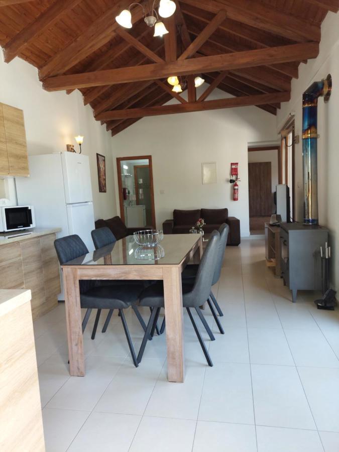 Love Holiday Suite 2 Tris Elies Eksteriør bilde